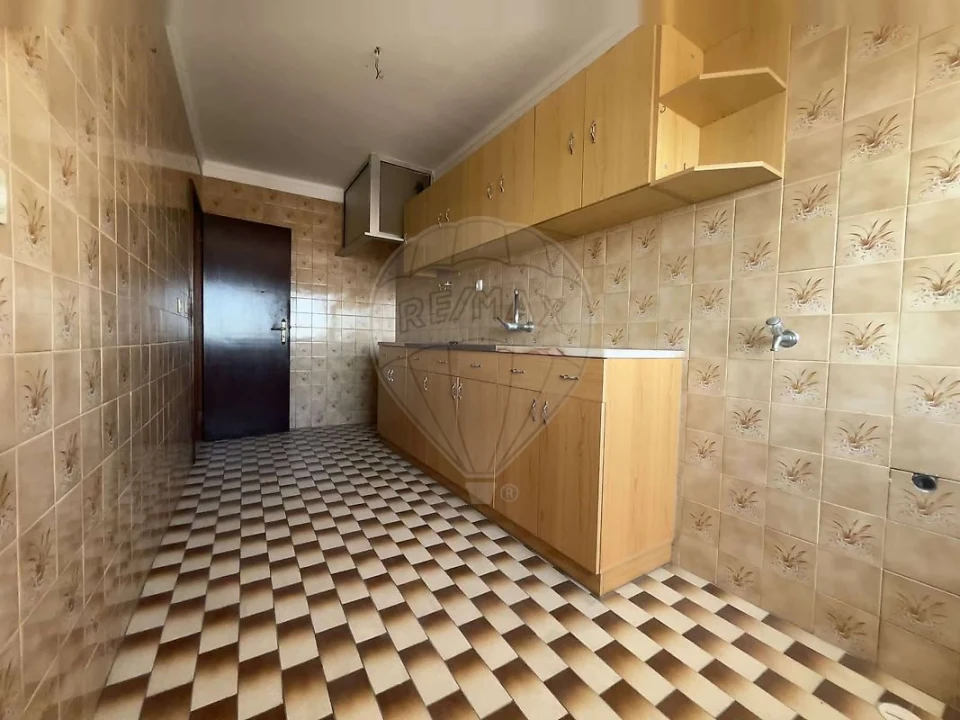 Prédio para Venda em Pontinha e Famões Foto 21