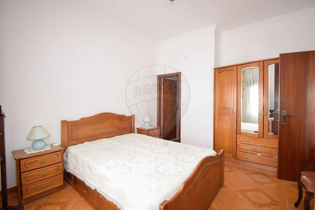 Prédio para Venda em Pontinha e Famões Foto 13