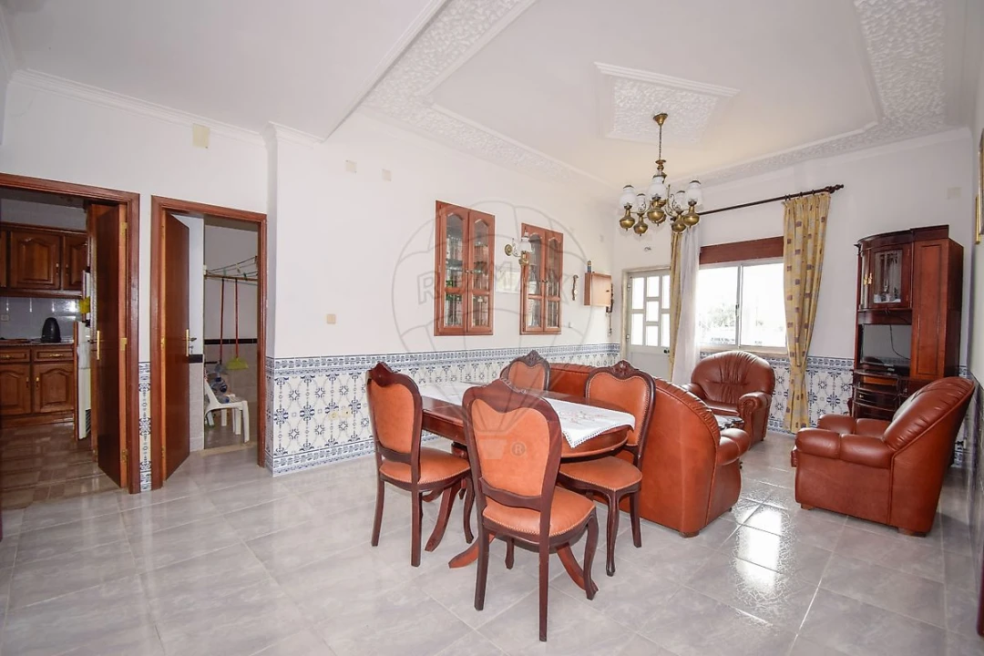 Prédio para Venda em Pontinha e Famões Foto 9