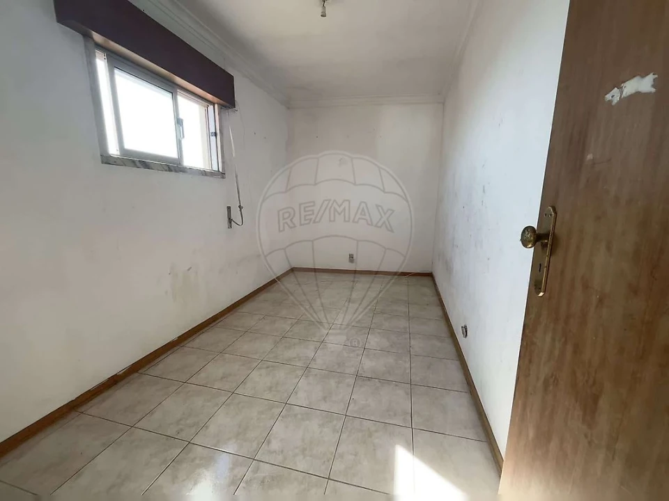 Prédio para Venda em Pontinha e Famões Foto 36