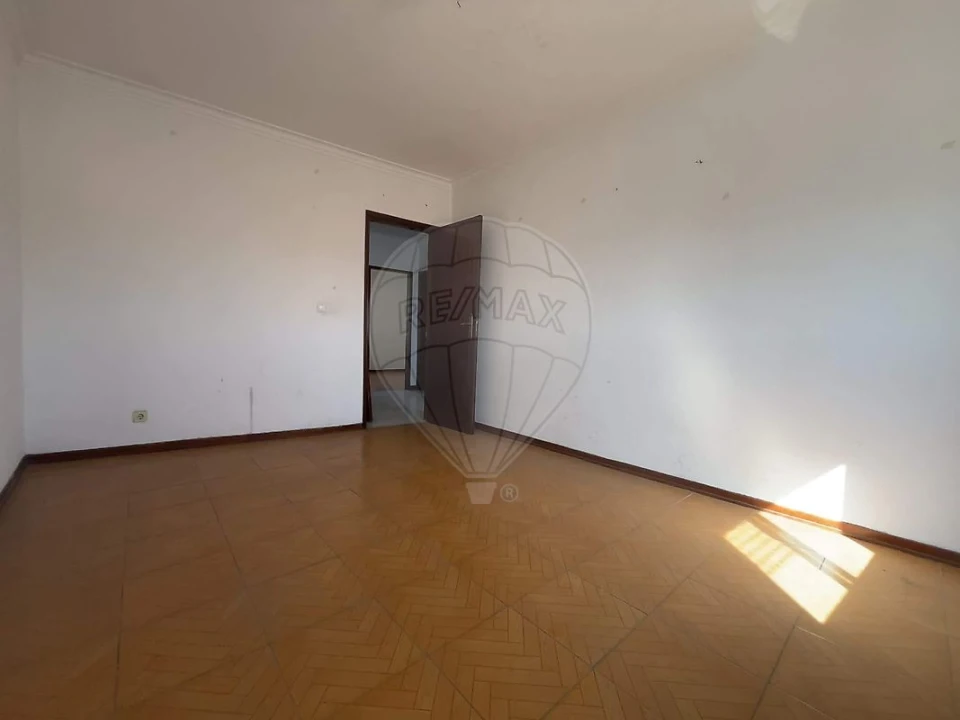 Prédio para Venda em Pontinha e Famões Foto 19