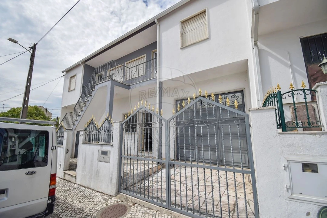 Prédio para Venda em Pontinha e Famões Foto 46