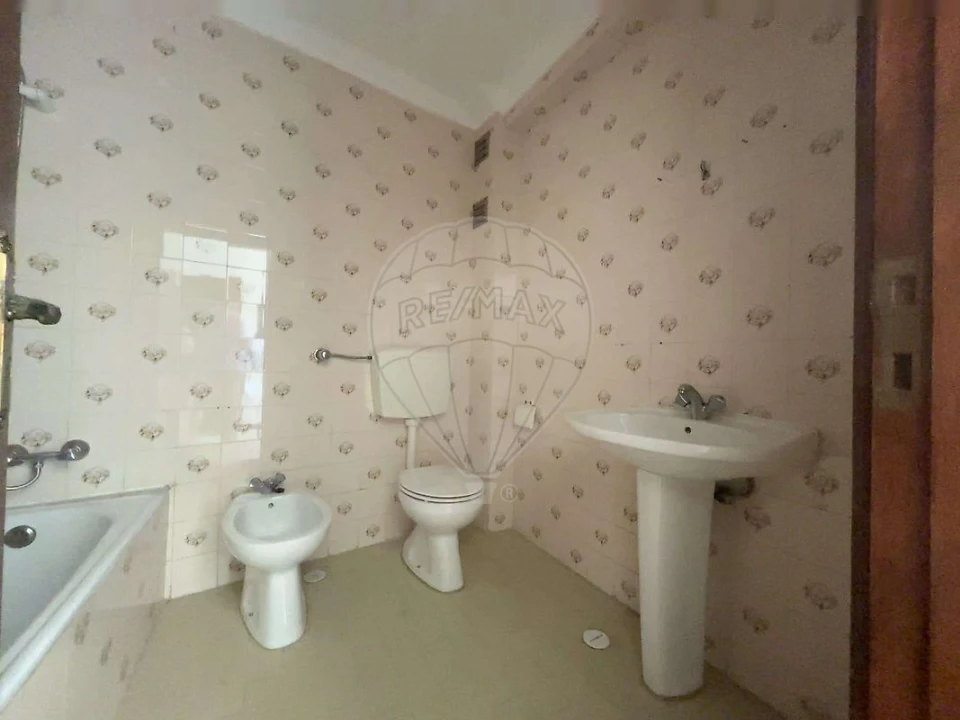 Prédio para Venda em Pontinha e Famões Foto 30