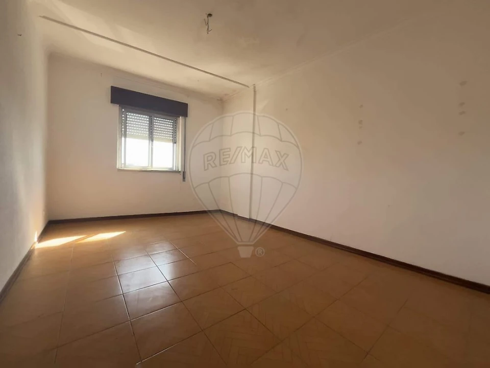 Prédio para Venda em Pontinha e Famões Foto 20