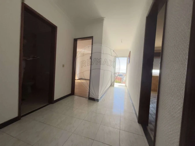 Prédio para Venda em Pontinha e Famões Foto 31