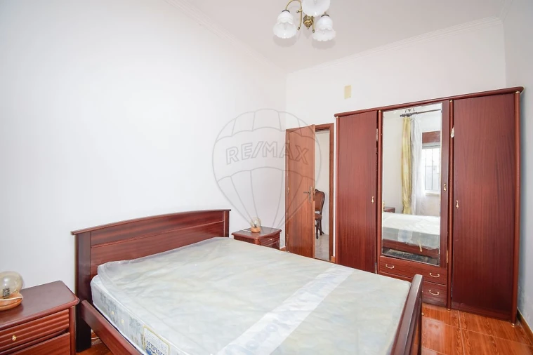 Prédio para Venda em Pontinha e Famões Foto 15