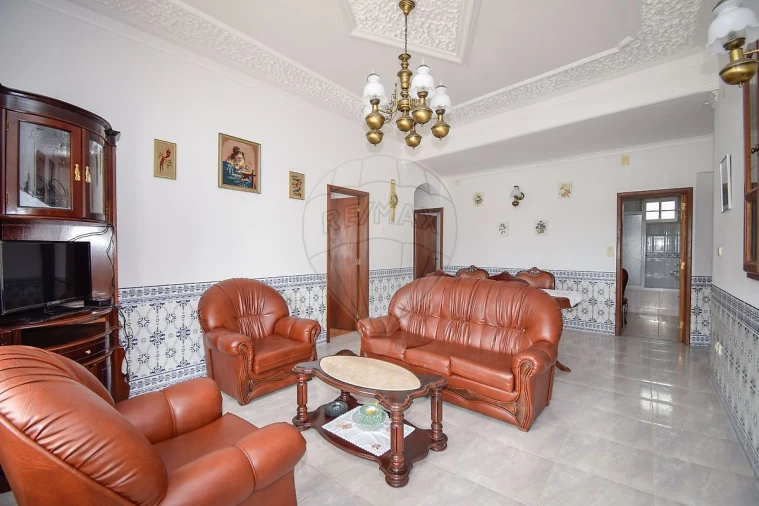 Prédio para Venda em Pontinha e Famões