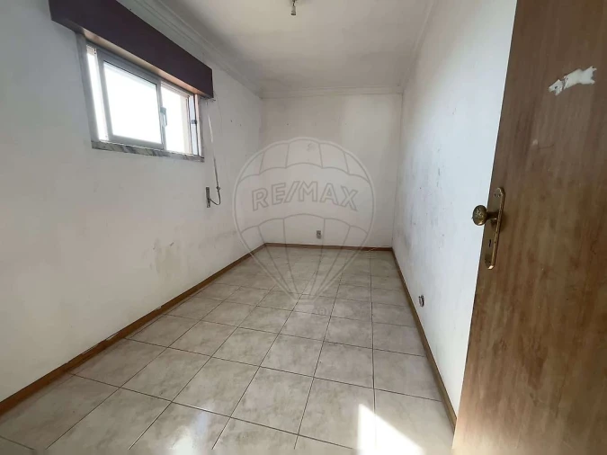 Prédio para Venda em Pontinha e Famões Foto 36