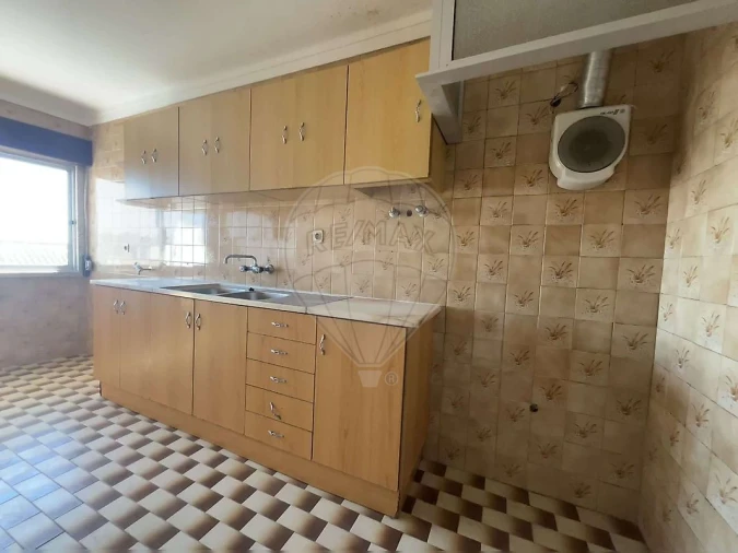 Prédio para Venda em Pontinha e Famões Foto 29