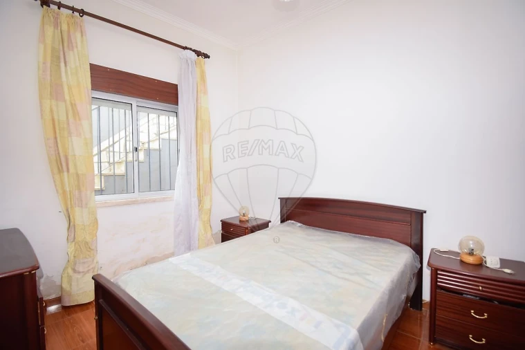 Prédio para Venda em Pontinha e Famões Foto 10