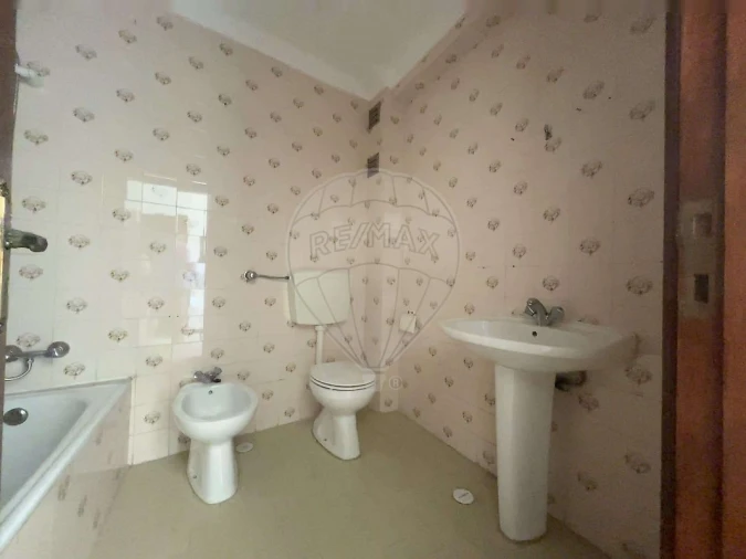 Prédio para Venda em Pontinha e Famões Foto 30