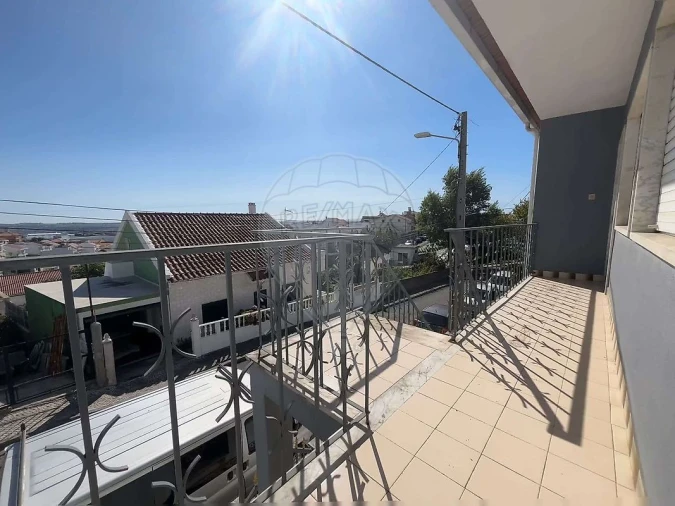 Prédio para Venda em Pontinha e Famões Foto 24