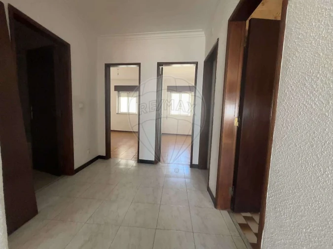 Prédio para Venda em Pontinha e Famões Foto 23