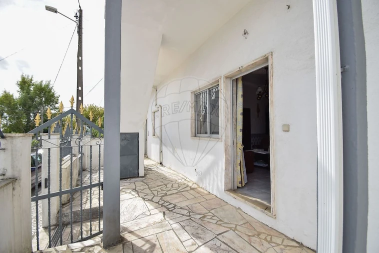 Prédio para Venda em Pontinha e Famões Foto 45