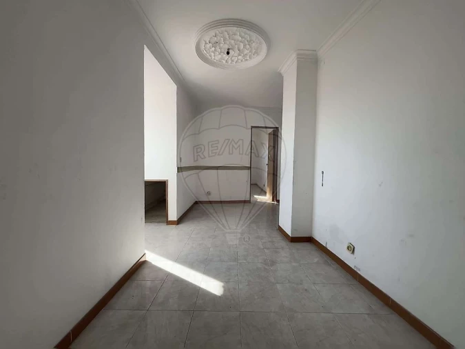 Prédio para Venda em Pontinha e Famões Foto 40