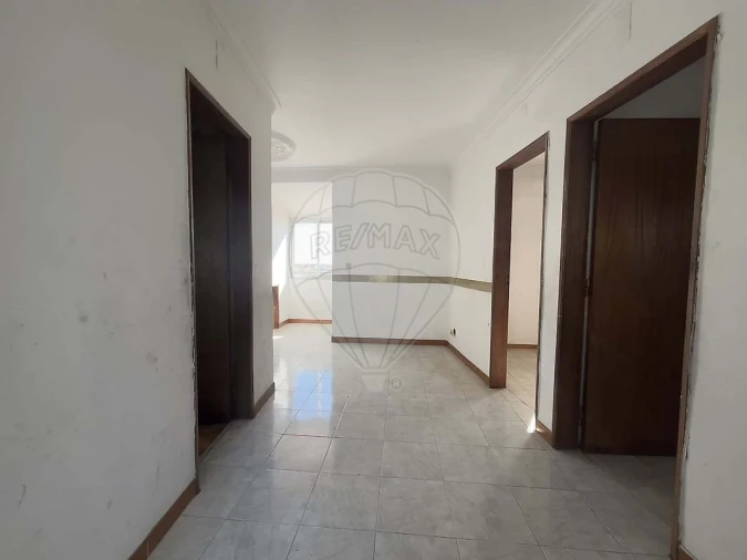 Prédio para Venda em Pontinha e Famões Foto 37