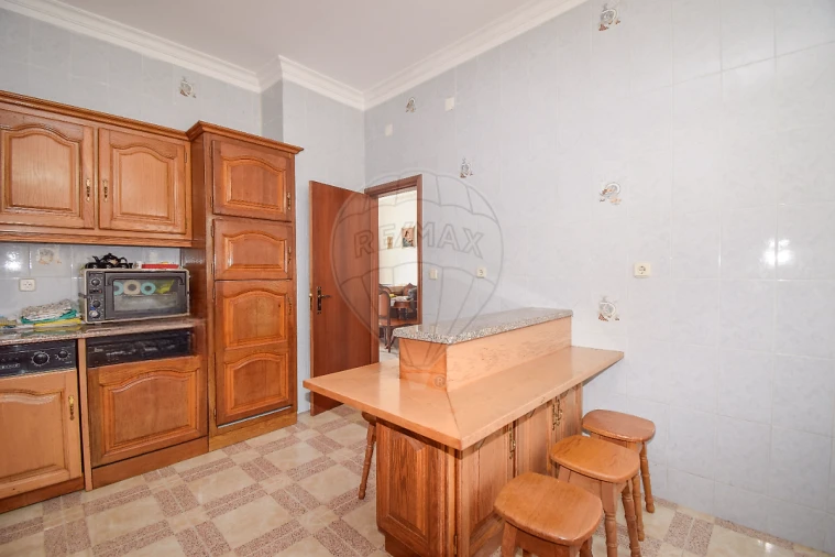 Prédio para Venda em Pontinha e Famões Foto 5