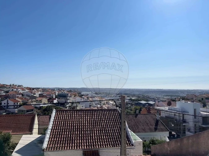 Prédio para Venda em Pontinha e Famões Foto 35