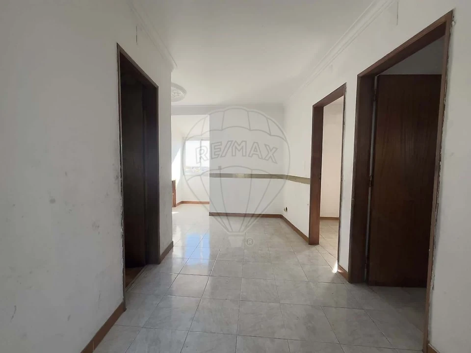 Prédio para Venda em Pontinha e Famões Foto 37