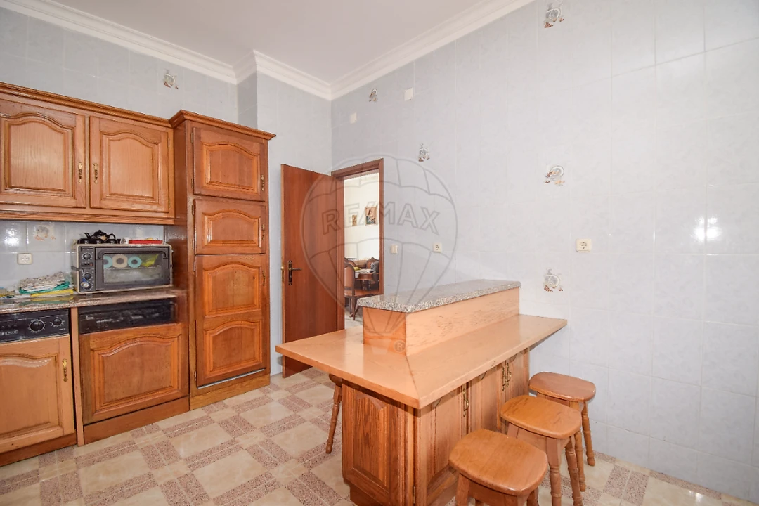 Prédio para Venda em Pontinha e Famões Foto 5