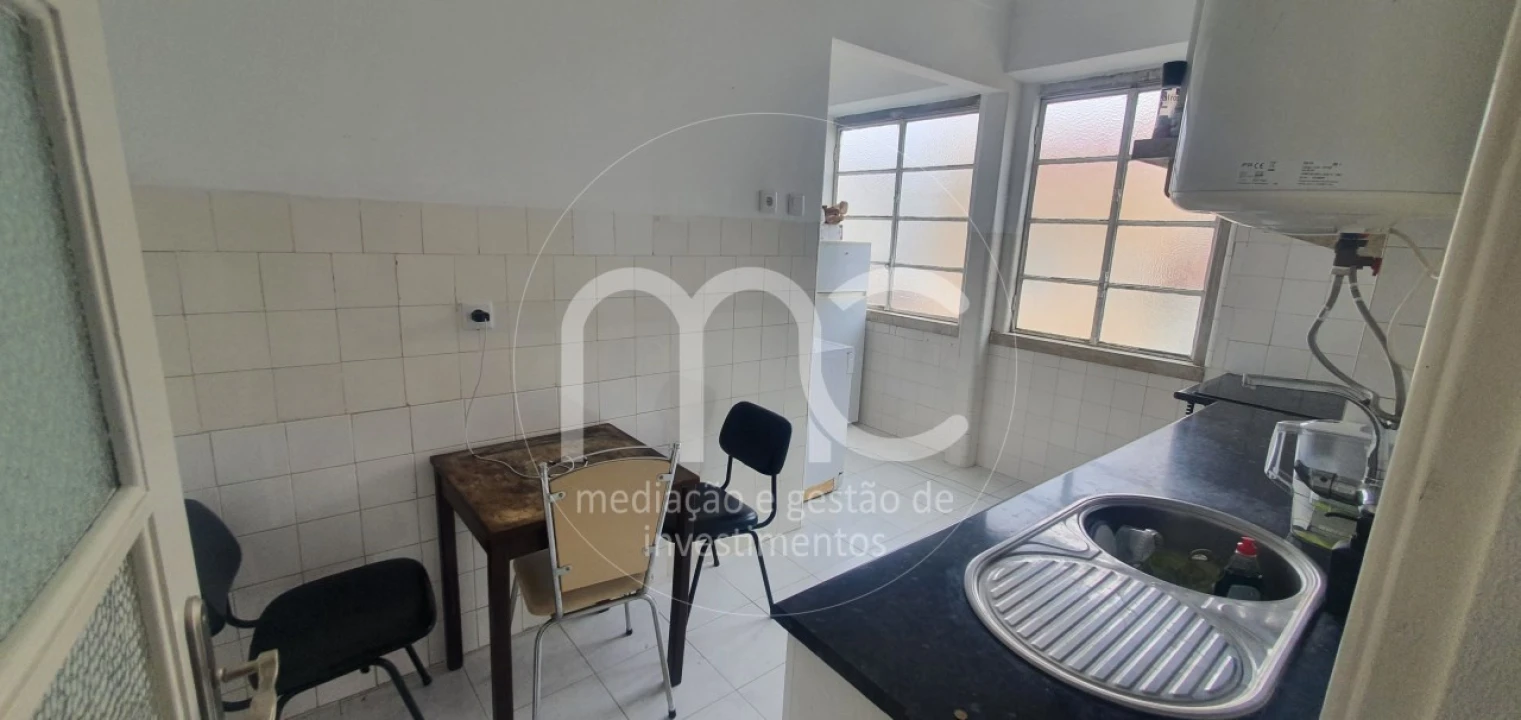 Apartamento T1 para Venda em Avenidas Novas Foto 2