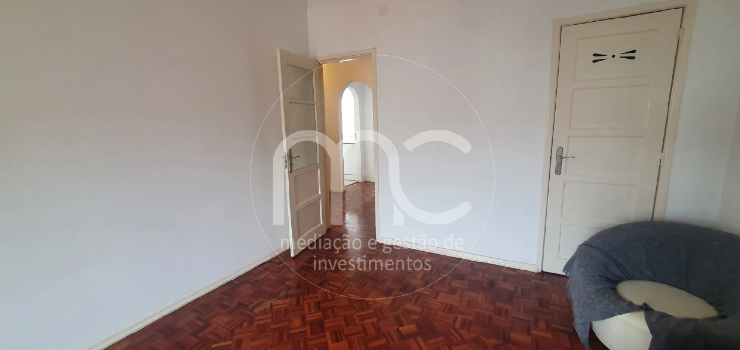 Apartamento T1 para Venda em Avenidas Novas Foto 11