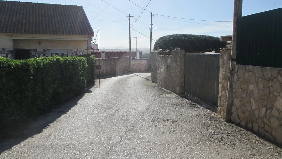 Moradia T2 para Venda em São Pedro da Cadeira Foto 2