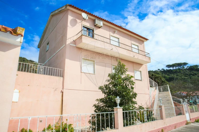 Moradia T4 para Venda em Carregado e Cadafais Foto 2