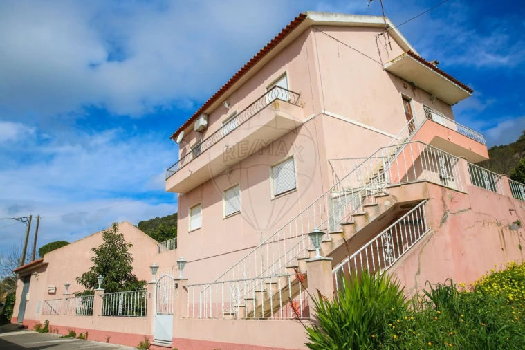 Moradia T4 para Venda em Carregado e Cadafais Foto 1