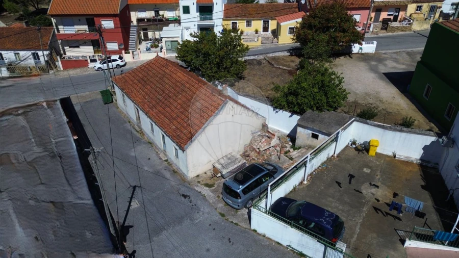 Moradia T3 para Venda em Arranho Foto 9