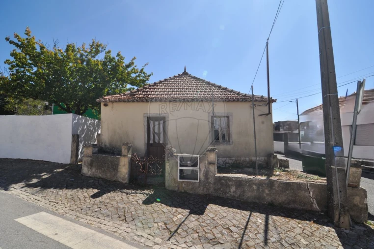 Moradia T3 para Venda em Arranho Foto 2