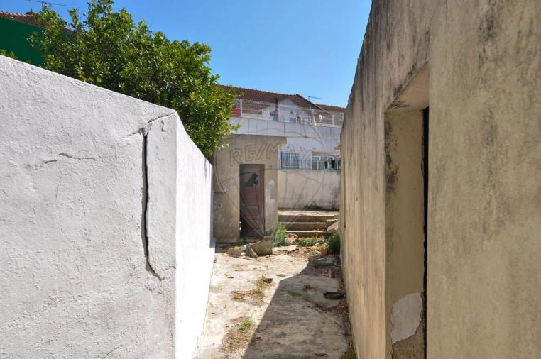 Moradia T3 para Venda em Arranho Foto 6