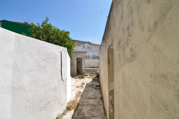 Moradia T3 para Venda em Arranho Foto 5