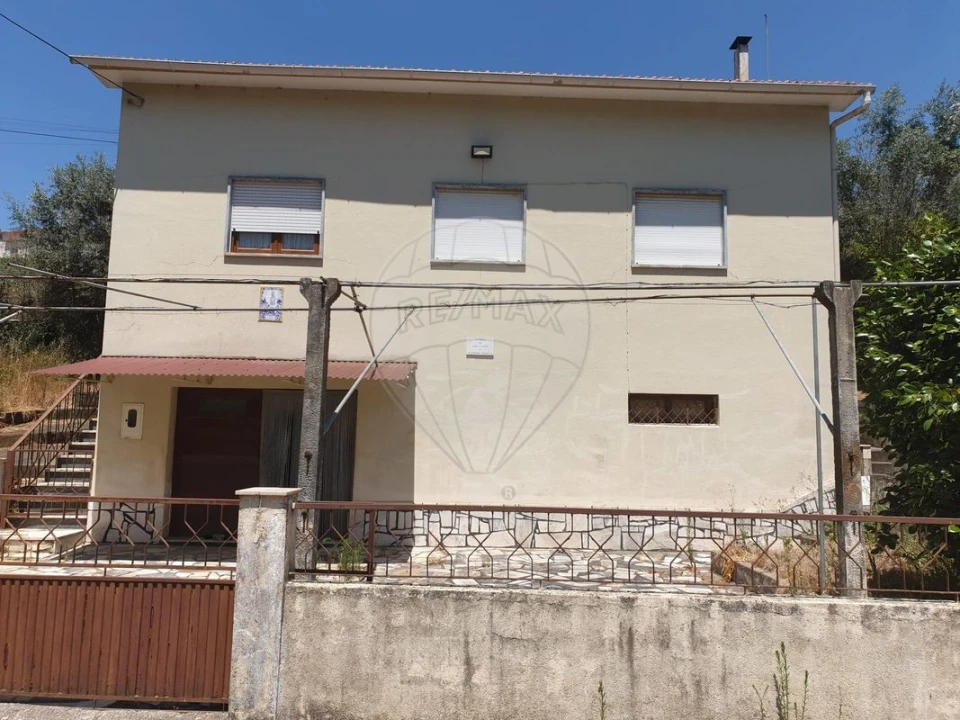 Moradia T3 para Venda em Aguas Belas Foto 21