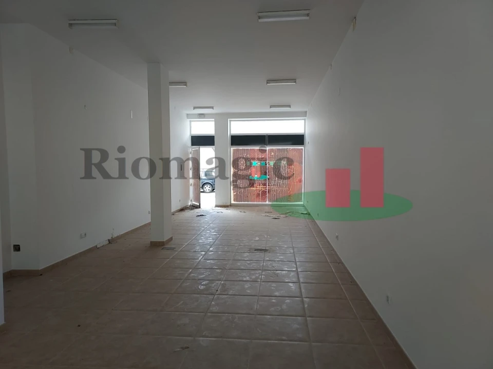 Loja para Arrendamento em Rio Maior Foto 3