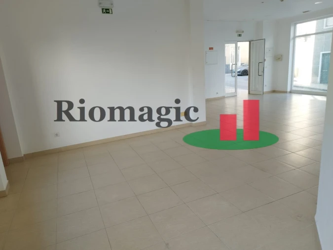 Loja para Arrendamento em Rio Maior Foto 4