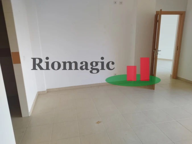 Loja para Arrendamento em Rio Maior Foto 5