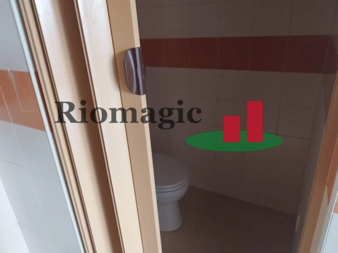 Loja para Arrendamento em Rio Maior Foto 9