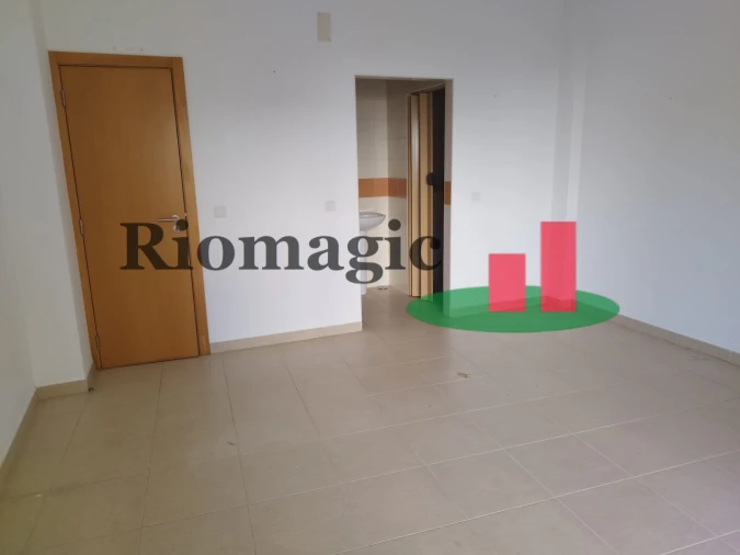 Loja para Arrendamento em Rio Maior Foto 11