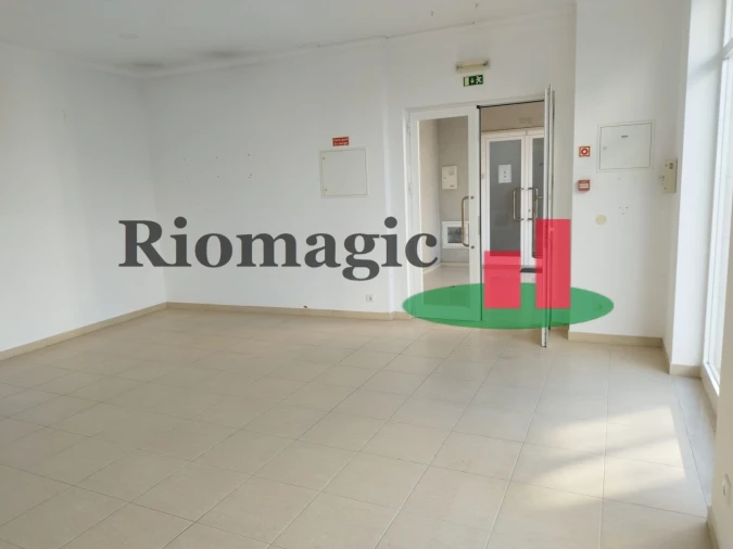 Loja para Arrendamento em Rio Maior Foto 21
