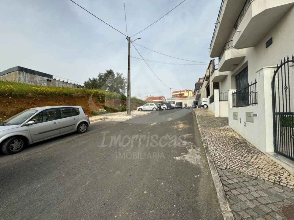 Terreno para Venda em Santo António dos Cavaleiros e Frielas Foto 1