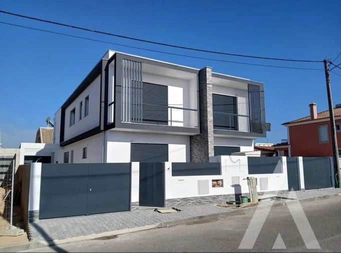 Quinta T3 para Venda em Seixal, Arrentela e Aldeia de Paio Pires