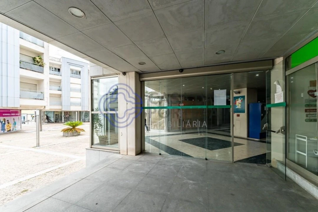 Loja para Venda em Gondomar (São Cosme), Valbom e Jovim Foto 5