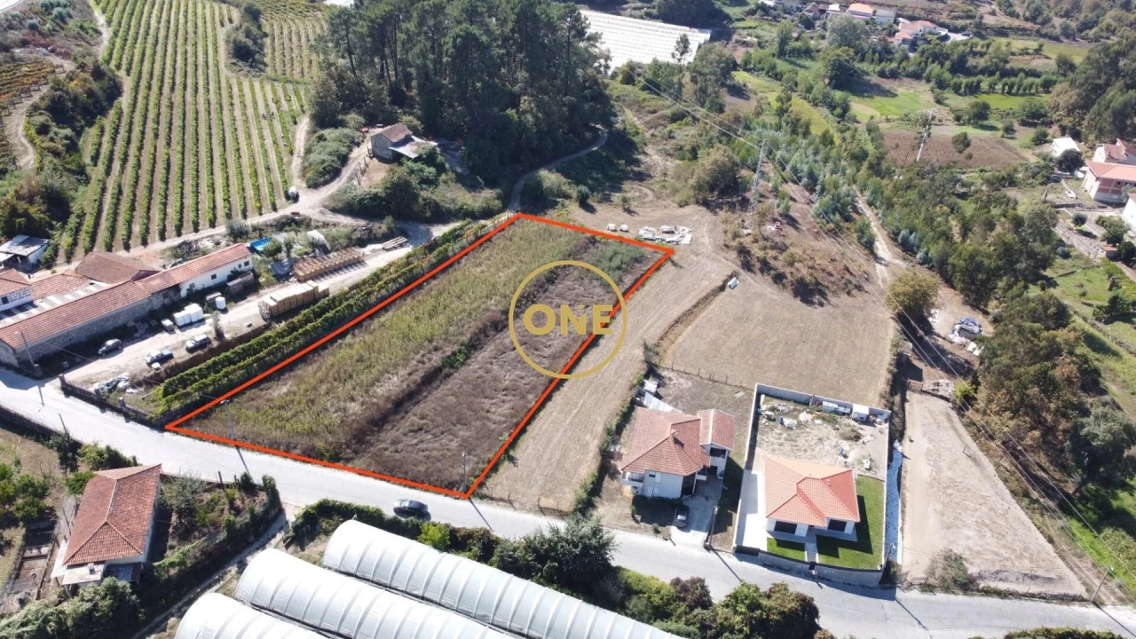 Terreno para Venda em Vilarinho Foto 1