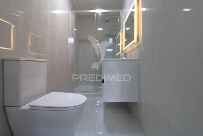 Moradia T5 para Venda em Campanhã
