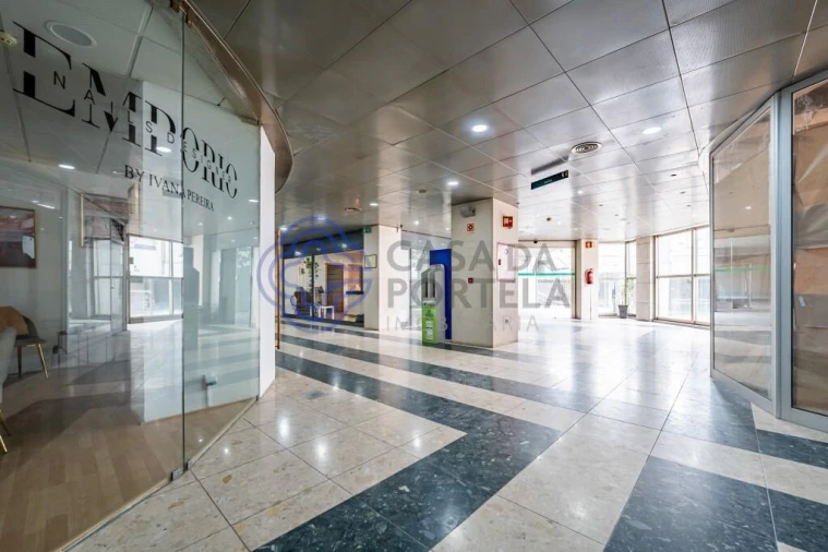 Loja para Venda em Gondomar (São Cosme), Valbom e Jovim Foto 6