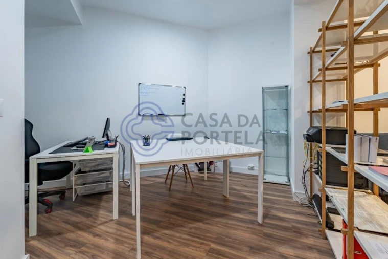 Loja para Venda em Gondomar (São Cosme), Valbom e Jovim Foto 14