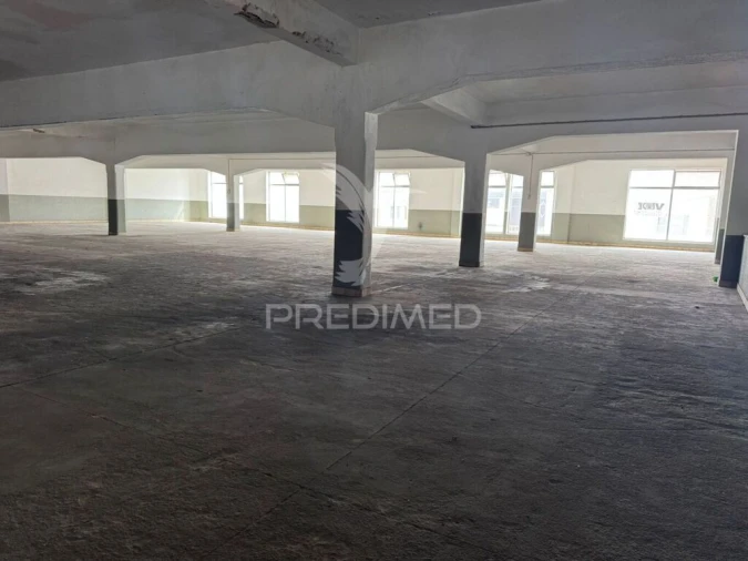 Armazém para Venda em Amora Foto 3