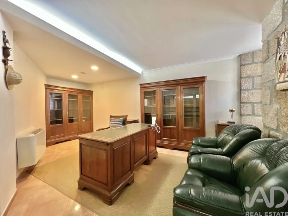 Moradia T5 para Venda em Canas de Senhorim Foto 16