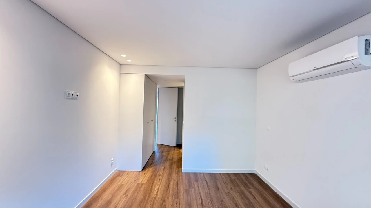 Apartamento T2 para Venda em Urgezes Foto 13